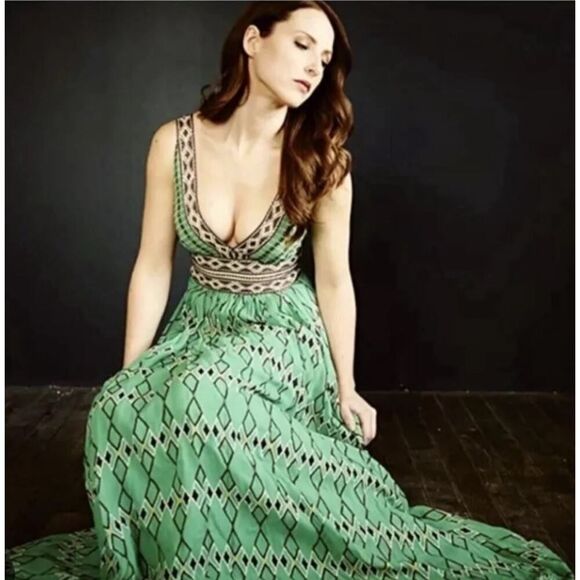 BCBGMaxAzria 100% Silk Green Chiffon bohemian Maxi Dress worn by Alysa King XS - Picture 1 of 15